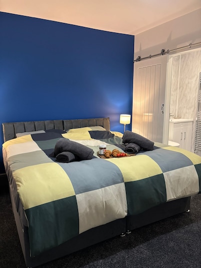 Modern 4 Bed Ensuite Home | Contractors | Parking