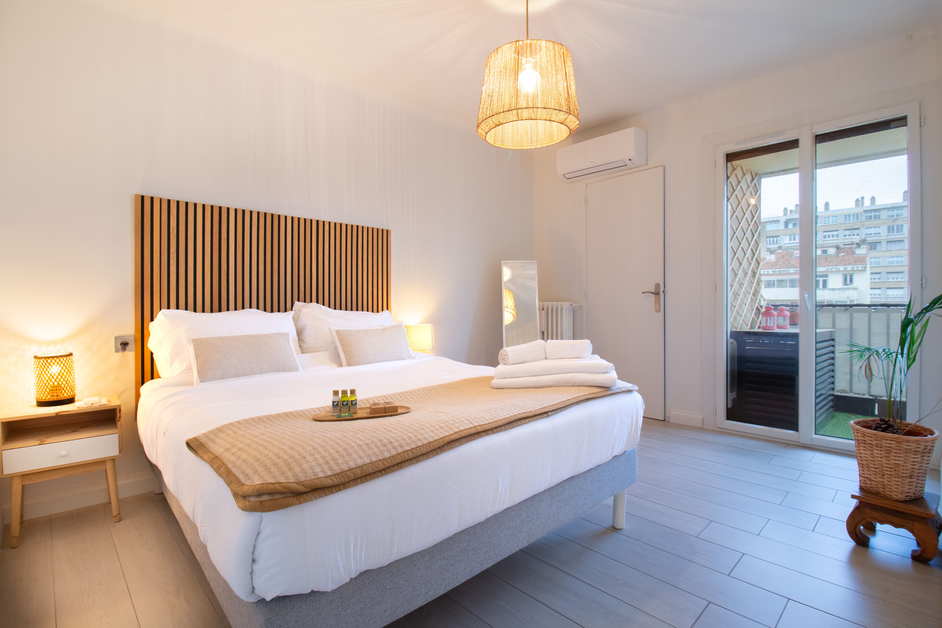 3 slaapkamers, een bureau, een strijkplank/strijkijzer, gratis wifi