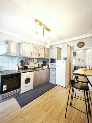 Microwave, oven, stovetop, dishwasher - Traditional Portuguese house in the heart of Porto (Porto)