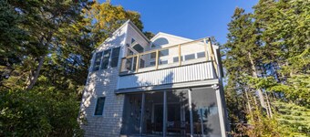 New! Peer over the Tree tops for a stunning view of the ocean!