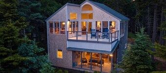 New! Peer over the Tree tops for a stunning view of the ocean!