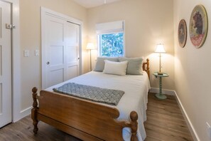 Escrivaninha, ferros/tábuas de passar roupa, Wi-Fi