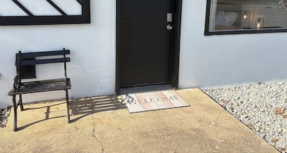 Charming Lake Front 1-bedroom cabin at Bel Arco Resort in Bull Shoals D6