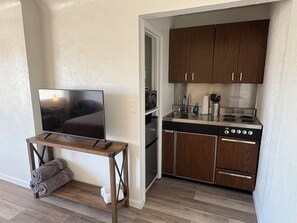 Geladeira, micro-ondas, fogão, cooktop