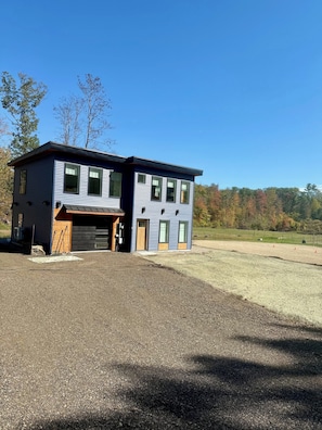 المنشأة من الخارج