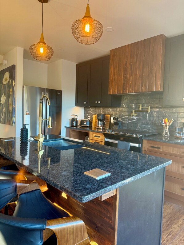 Private kitchen - Scenic Pastoral Setting. Come relax in beautiful Shapleigh Maine. (Shapleigh)