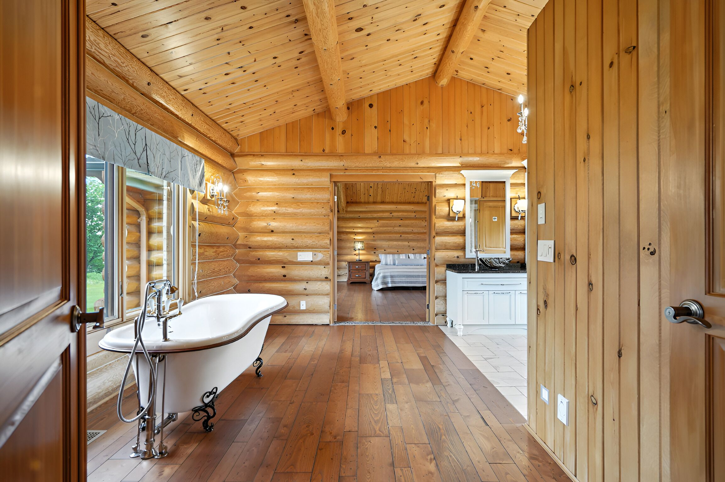 7 chambres, fer et planche à repasser, Wi-Fi, draps fournis