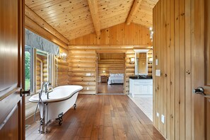 7 bedrooms, iron/ironing board, WiFi, bed sheets