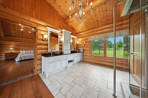 7 bedrooms, iron/ironing board, WiFi, bed sheets