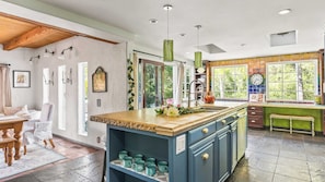 House (6 Bedrooms) | Interior - Private Malibu Escape w/ Guest House, Fire Pits & Mountain Views The Malibu Retreat by Avantstay (Calabasas)