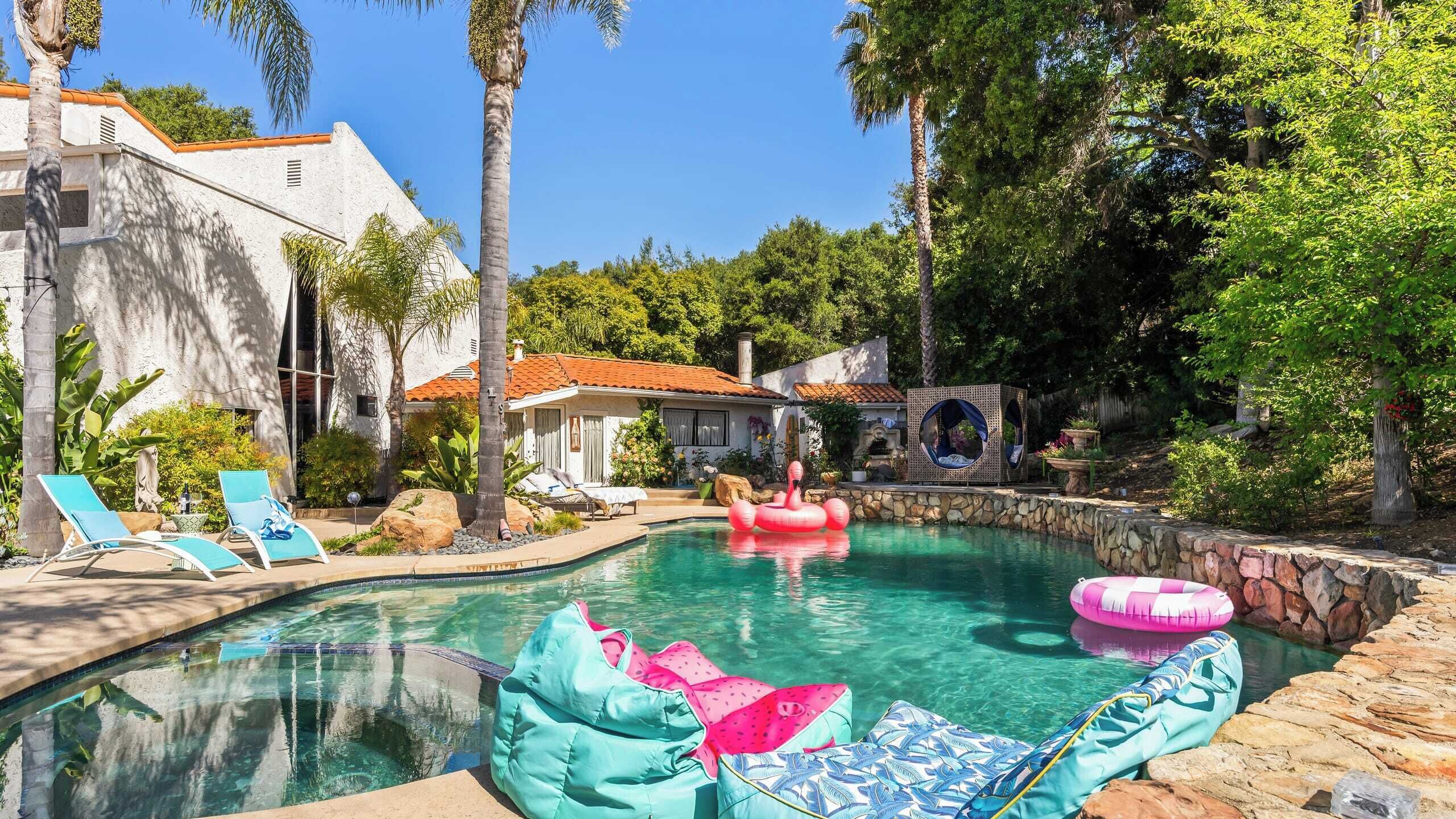 House (6 Bedrooms) | Interior