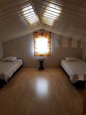 4 chambres, fer et planche à repasser, Wi-Fi, draps fournis