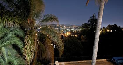 30 minutes away to beaches or mountains, and pet friendly!