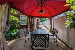 تناول الطعام بالخارج