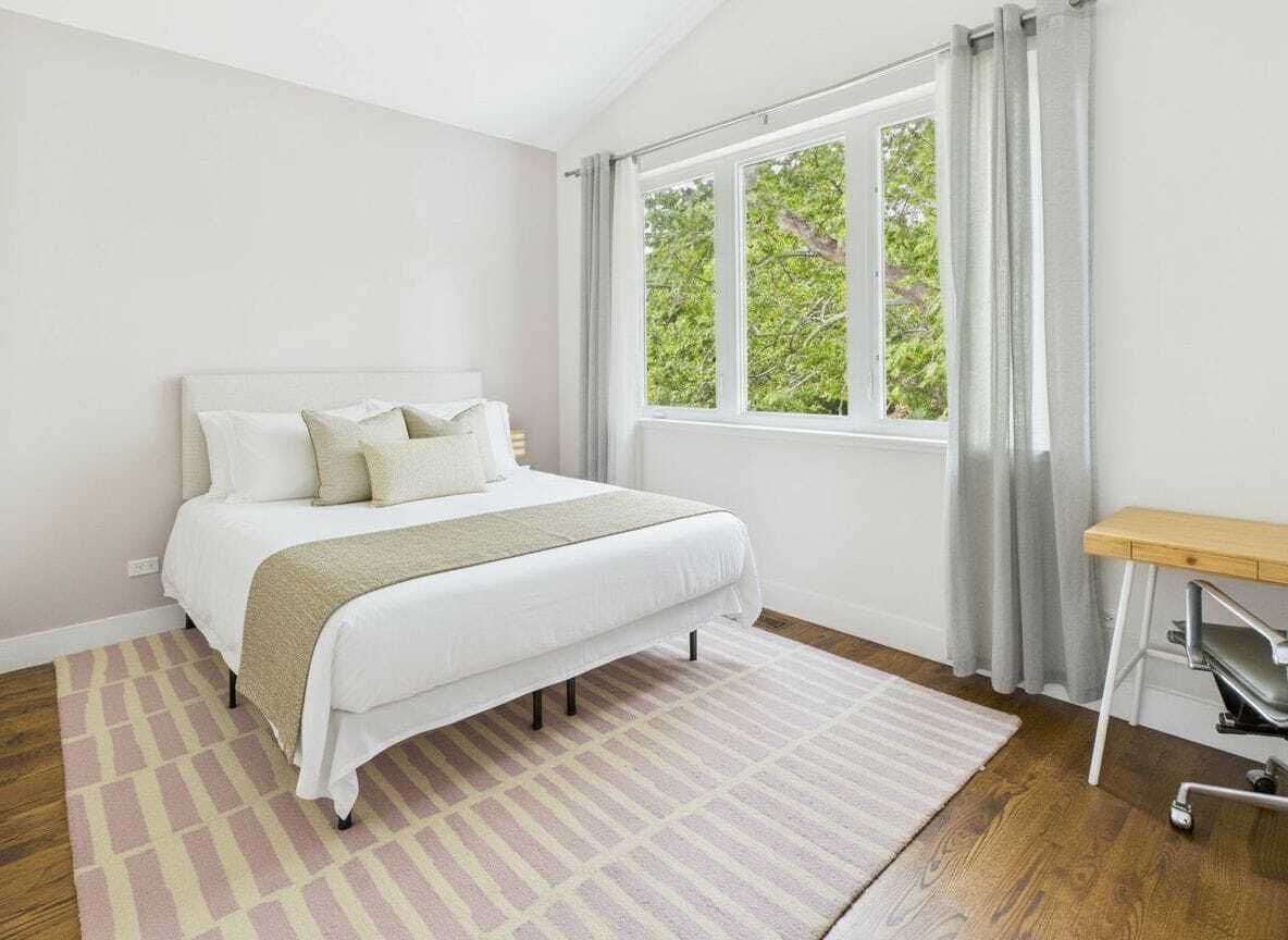 Tabla de planchar con plancha, cuna de viaje y wifi 