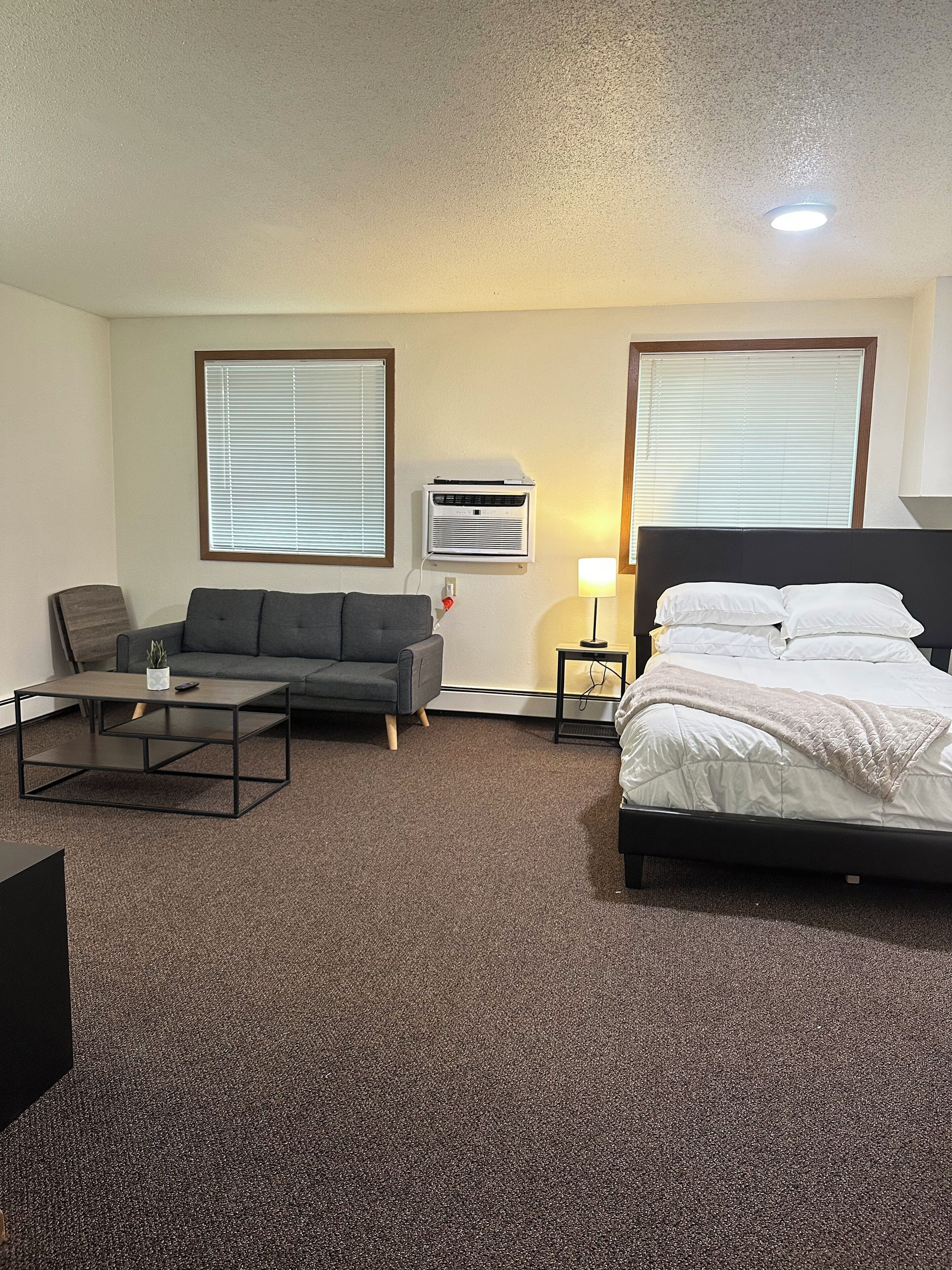 Fer et planche à repasser, Wi-Fi gratuit, draps fournis