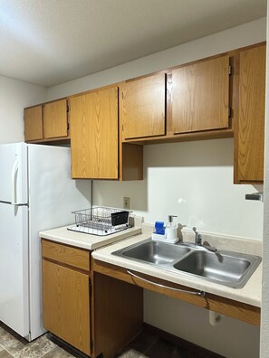 ثلاجة، ميكروويف، فرن، موقد طهي مسطح