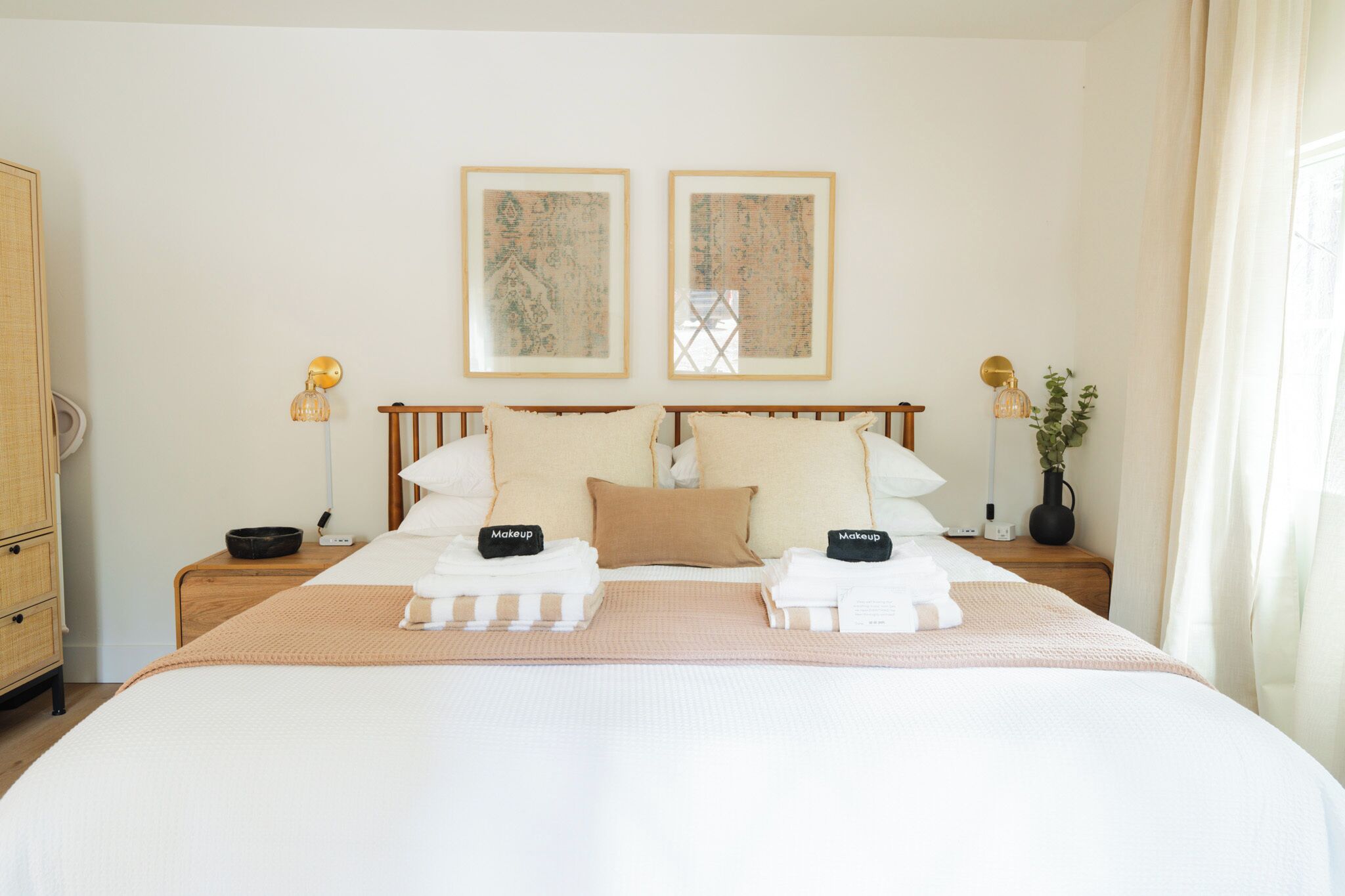 3 Schlafzimmer, Schreibtisch, Bügeleisen/Bügelbrett, Reisekinderbett