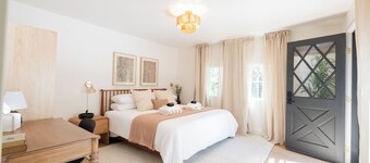 Rare Stay Inside Yosemite NP: Wildernest Luxury Cabin with Hot Tub, A/C, Wi-Fi