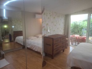 Iron/ironing board, WiFi, bed sheets