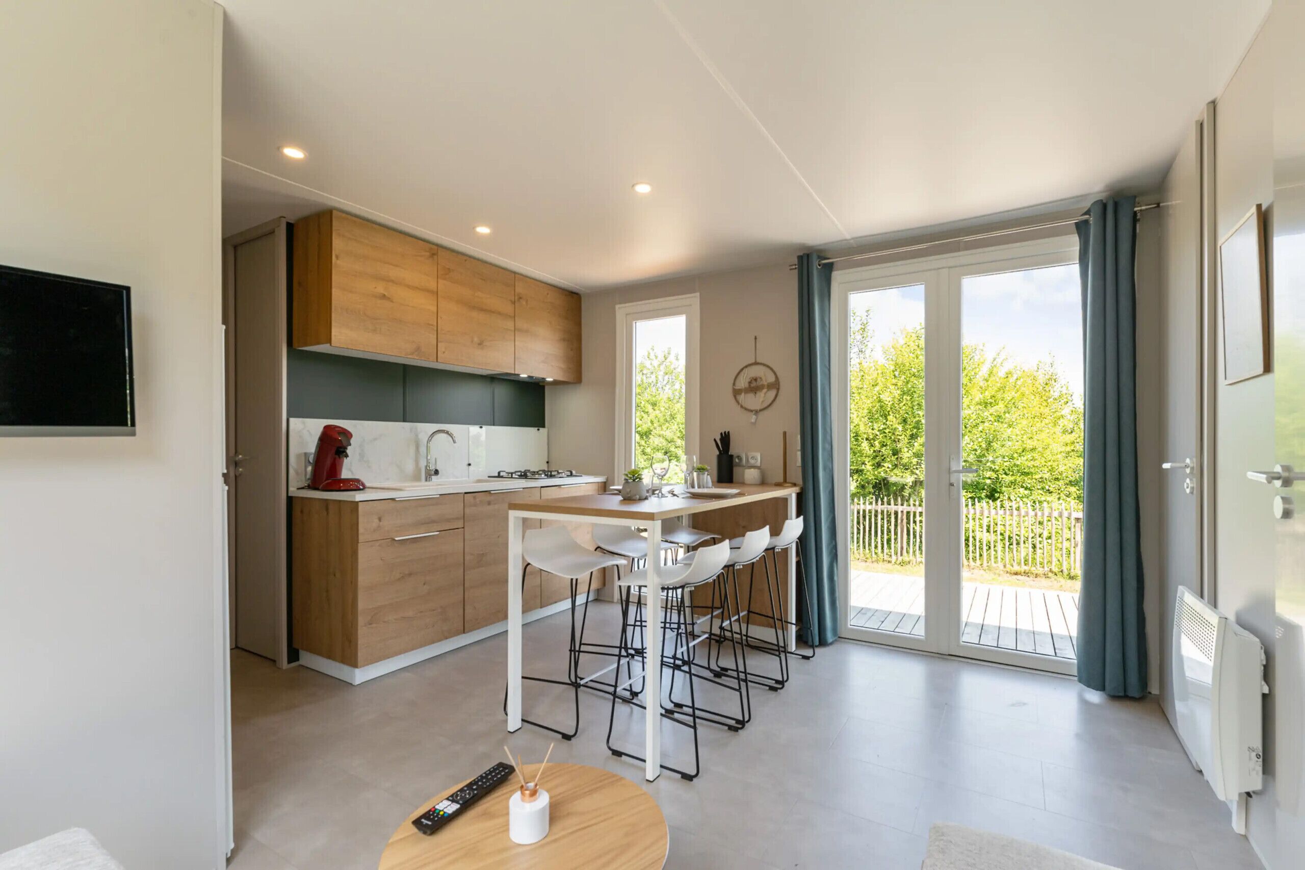 Fridge, microwave, coffee/tea maker, electric kettle