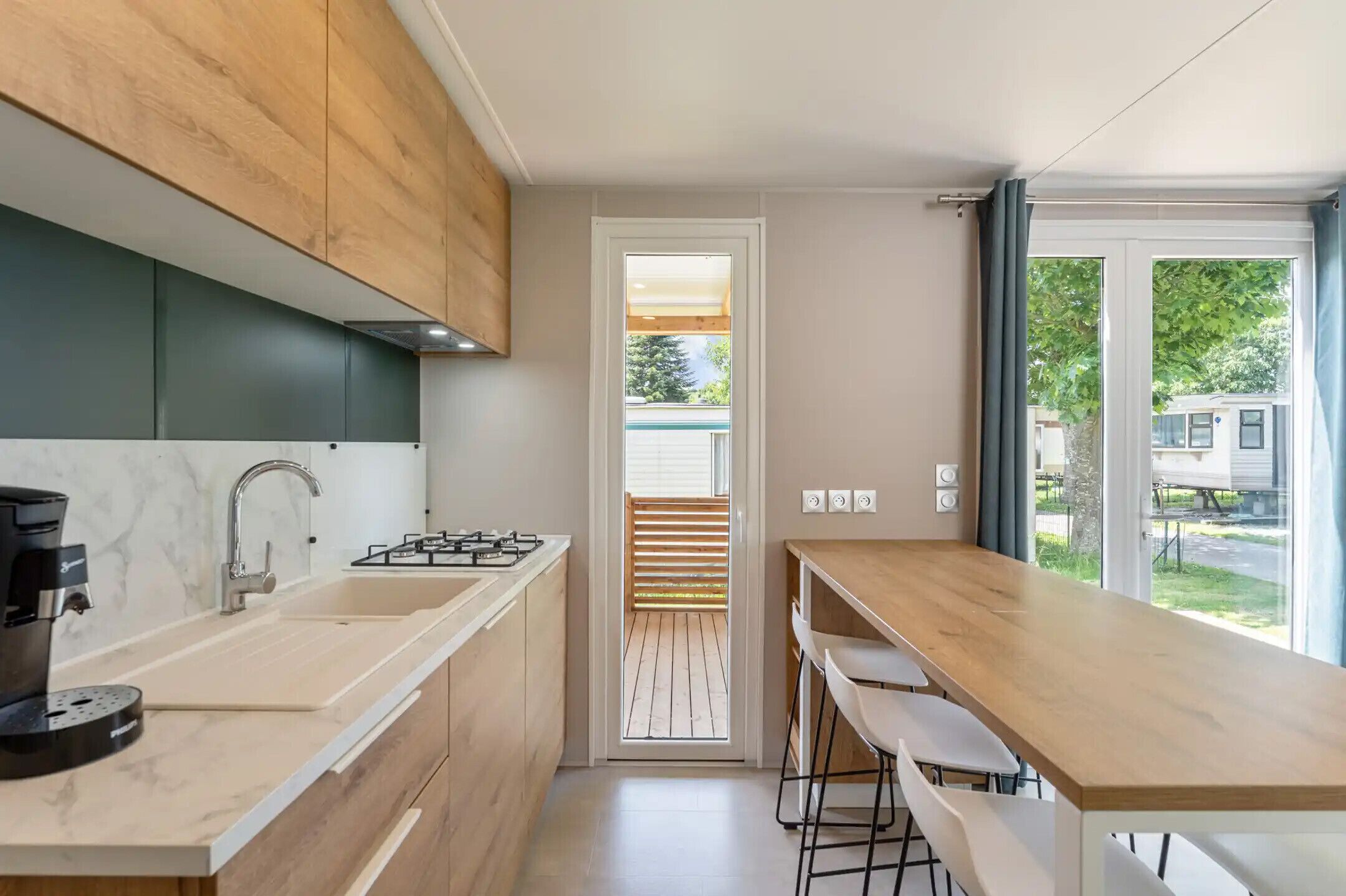 Réfrigérateur, micro-ondes, cafetière/bouilloire