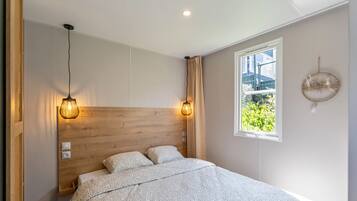 3 bedrooms, bed sheets