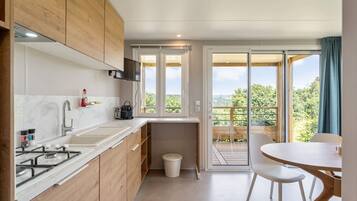 Fridge, coffee/tea maker, cookware/dishes/utensils