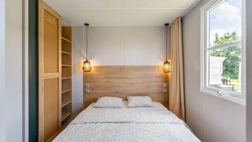 2 bedrooms, bed sheets