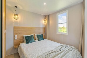 3 bedrooms, bed sheets - Camping Papillon Kinrooi - La Casetta (Kinrooi)