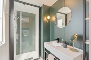 Shower, hair dryer - Camping Papillon Kinrooi - La Casetta (Kinrooi)