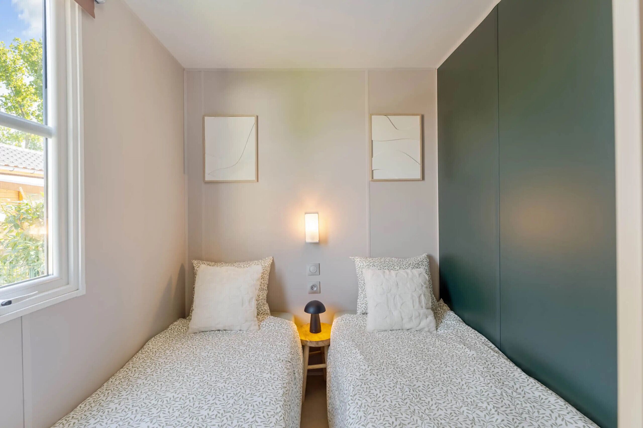 3 bedrooms, bed sheets