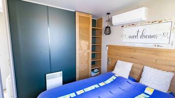 3 bedrooms, bed sheets