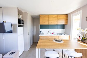 Fridge, microwave, coffee/tea maker, cookware/dishes/utensils