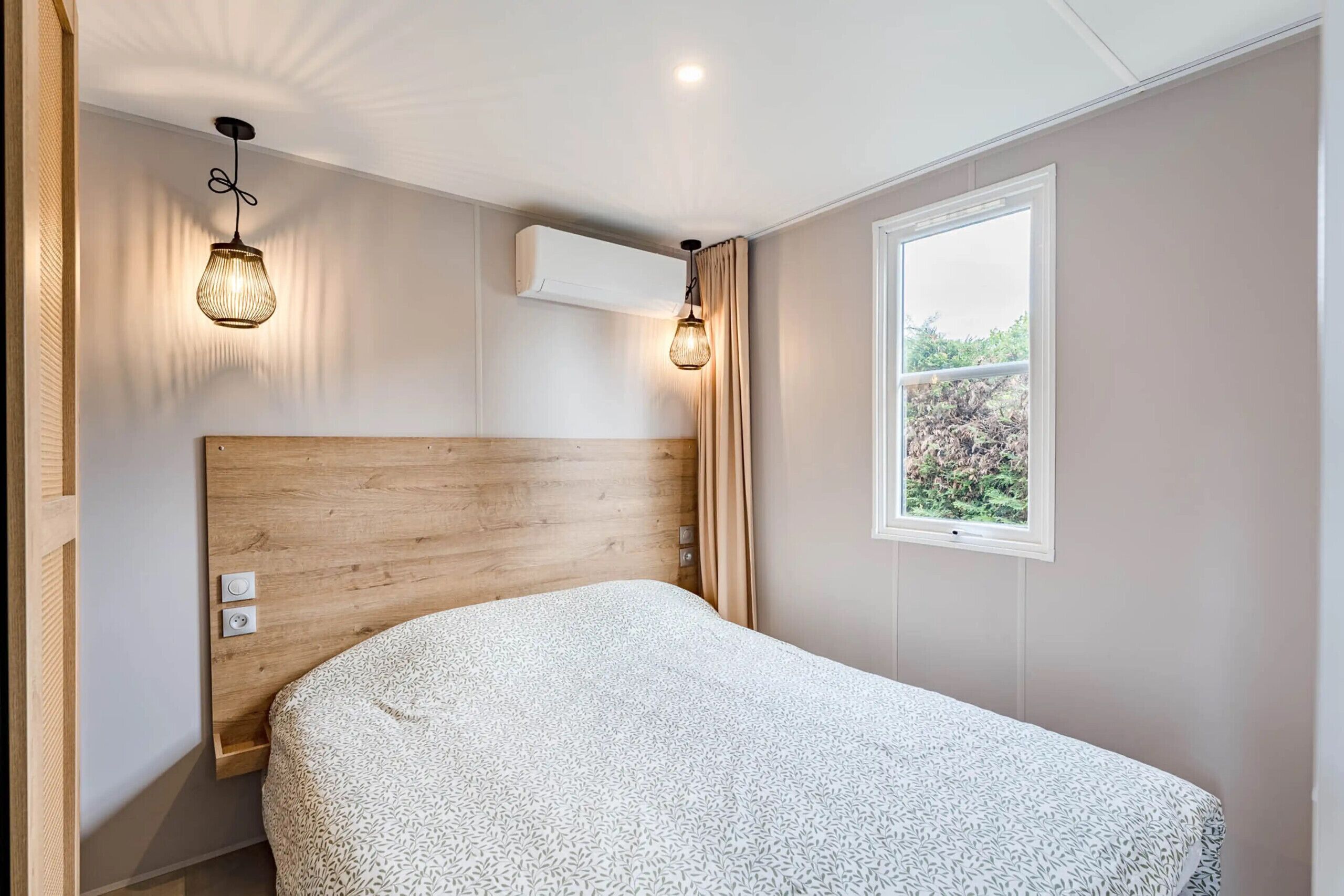 3 bedrooms, bed sheets