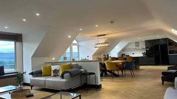 Smart TV, books, stereo, offices