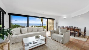 Living area - 7 Pacific Villas - Breathtaking Ocean Views (Sunshine Beach)