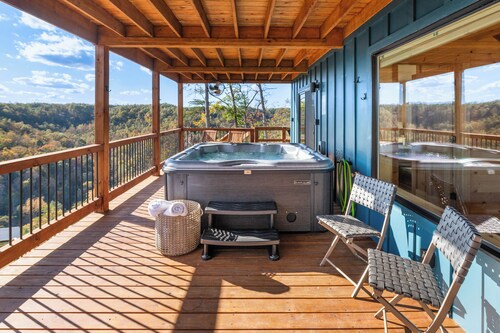 Brand New Cabin with Breathtaking Views - 4 BR/3BA Hot Tub RRG