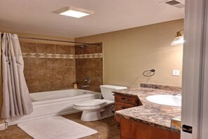 Hair dryer, towels, soap, shampoo - Spacious 5BR Home with Yard & Basement Lounge (Idaho Falls)