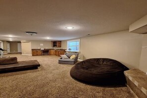 Living area - Spacious 5BR Home with Yard & Basement Lounge (Idaho Falls)