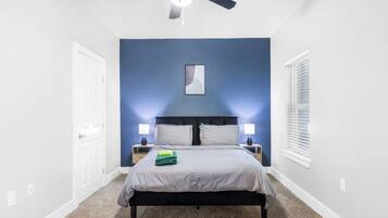 Desk, iron/ironing board, WiFi, bed sheets