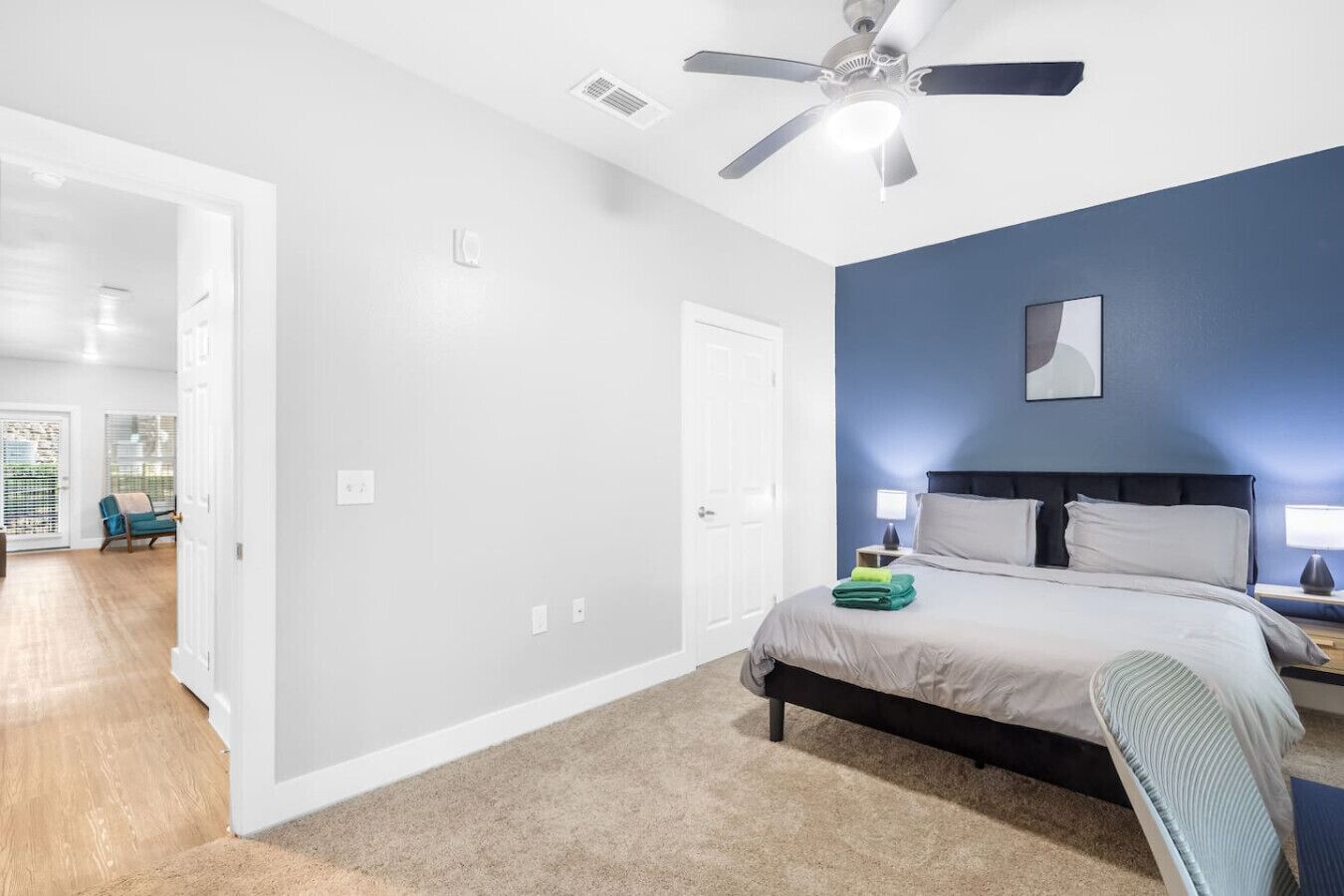 Desk, iron/ironing board, WiFi, bed sheets