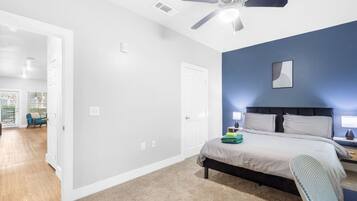 Desk, iron/ironing board, WiFi, bed sheets
