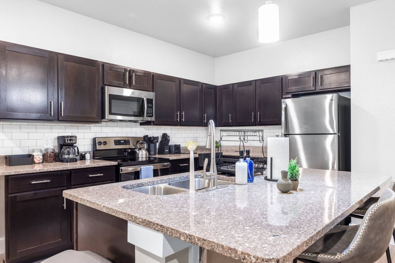 冷蔵庫、電子レンジ、オーブン、食器洗い機