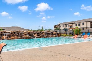 Pool - Grand Prairie 2BR | IKEA, Epic Waters, Bass Pro (Grand Prairie)