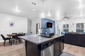 Dining - Grand Prairie 2BR | IKEA, Epic Waters, Bass Pro (Grand Prairie)