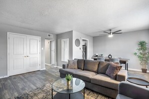 Smart TV - Walk to AT&T Stadium - Modern 2BR Game Day Stay (Arlington)