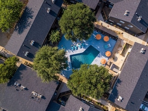 Pool - 3 Min Walk to AT&T | 2BR | Parking + Pets + Gym (Arlington)