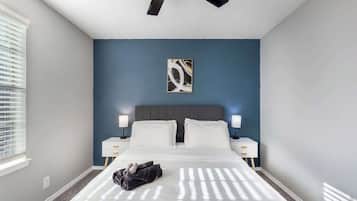 Een strijkplank/strijkijzer, gratis wifi, beddengoed