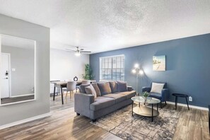 Smart TV, offices - Walk to AT&T Stadium | Modern 2BR Game Day Stay (Arlington)